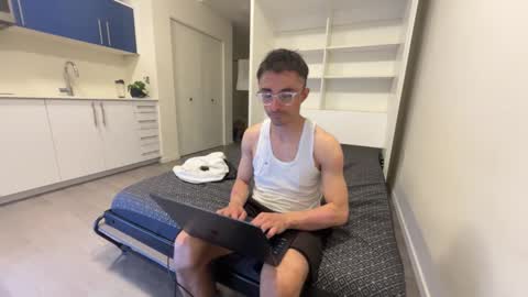 lostpuppyboy online show from October 19, 9:34 am