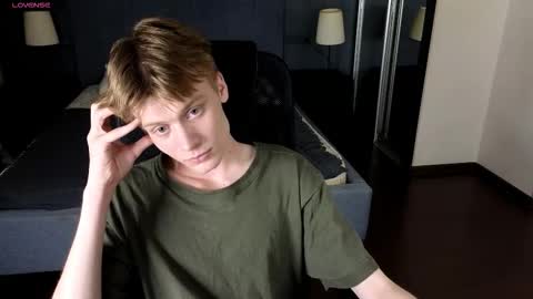 louie_evans online show from September 14, 8:33 pm