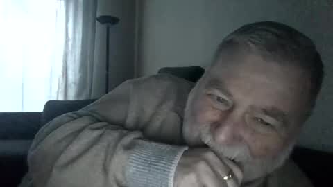 louis_chokdee online show from December 6, 3:00 pm