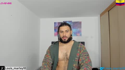 louis_marley_ online show from January 2, 11:38 pm