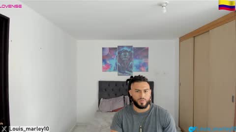 louis_marley_ online show from February 5, 9:50 pm