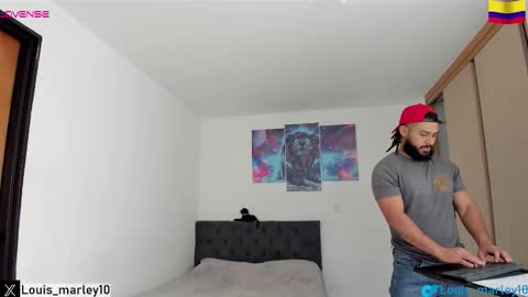 louis_marley_ online show from October 21, 3:48 pm