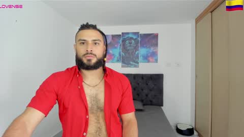 louis_marley_ online show from December 31, 9:06 pm