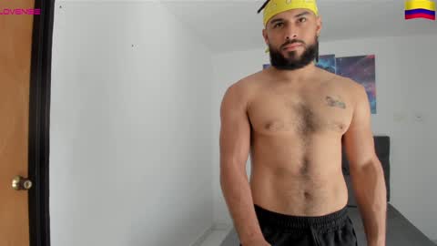 louis_marley_ online show from December 18, 2:06 pm