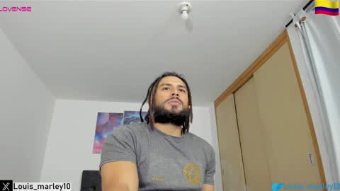 louis_marley_ online show from January 29, 11:46 pm