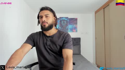 louis_marley_ online show from December 9, 4:07 pm