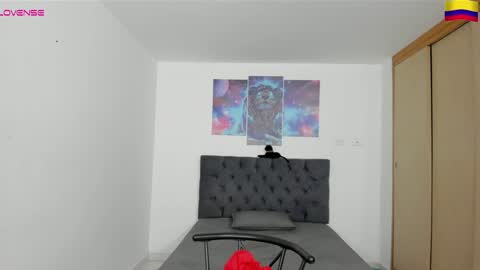 louis_marley_ online show from December 19, 12:34 am