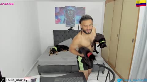 louis_marley_ online show from February 19, 3:06 am