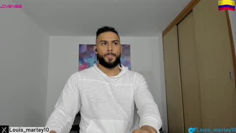 louis_marley_ online show from February 9, 11:36 pm