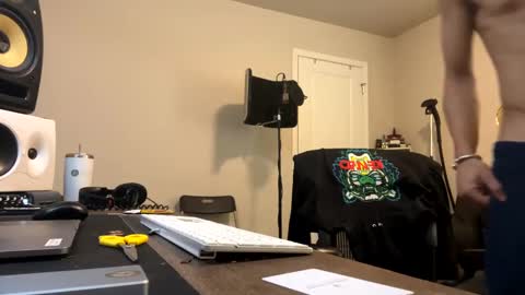 Snapshot of love4heelz chatting on February 8, 4:57 pm Prynce online show from February 8, 4:57 pm