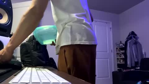 Snapshot of love4heelz chatting on March 1, 7:09 am Prynce online show from March 1, 7:09 am