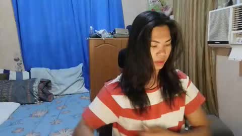 lovely_krizzy online show from April 16, 8:14 am