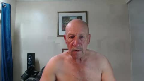 Lovesblackazz online show from December 9, 11:15 am