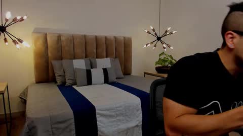 luca_morettii online show from September 9, 12:15 pm