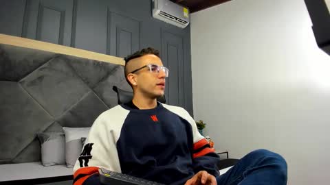 luca_morettii online show from October 9, 12:43 pm