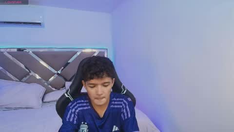 luca_voss1 online show from April 18, 12:17 pm