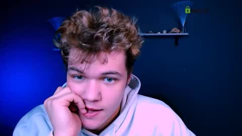 lucas_long_ online show from December 14, 9:27 am