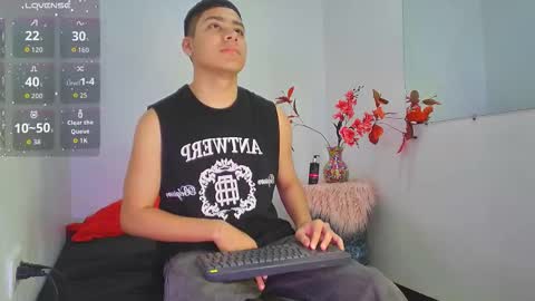 LUCAS TORREZ online show from December 4, 4:52 am