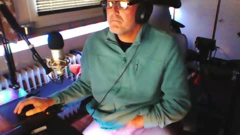        call me  Stefan online show from July 4, 5:27 pm
