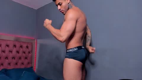 Snapshot of luigi1_ chatting on February 5, 3:55 am Luigi Vitale online show from February 5, 3:55 am