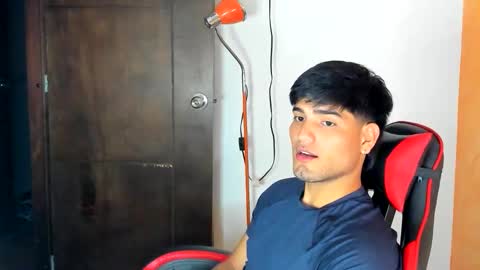 Snapshot of luigy17 chatting on October 22, 3:54 am luigi online show from October 22, 3:54 am