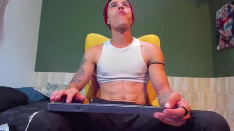 Snapshot of luis_as chatting on February 6, 1:27 am Luis AS online show from February 6, 1:27 am