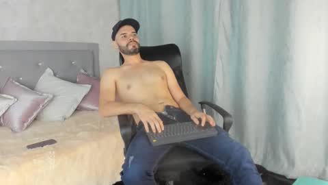 Snapshot of luke_diaz7 chatting on February 24, 12:09 am luke diaz7 online show from February 24, 12:09 am