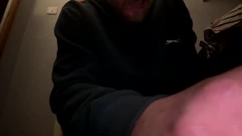 Snapshot of lukeeeeey96 chatting on February 7, 8:01 am lukeeeeey96 online show from February 7, 8:01 am