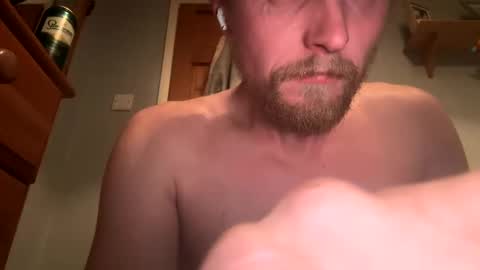 Snapshot of lukeeeeey96 chatting on December 4, 4:10 am lukeeeeey96 online show from December 4, 4:10 am