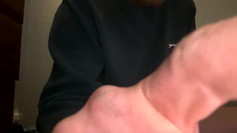 Snapshot of lukeeeeey96 chatting on December 10, 1:18 am lukeeeeey96 online show from December 10, 1:18 am