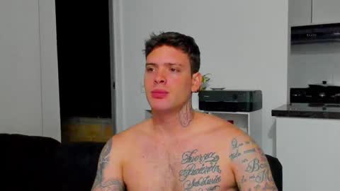 Snapshot of lukeglanton17 chatting on October 31, 5:31 am Luke online show from October 31, 5:31 am