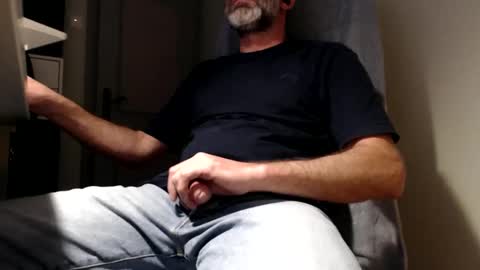 Snapshot of lure4beef chatting on October 5, 6:56 pm lure4beef online show from October 5, 6:56 pm