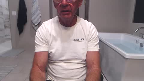 luv_missle online show from April 25, 6:38 am