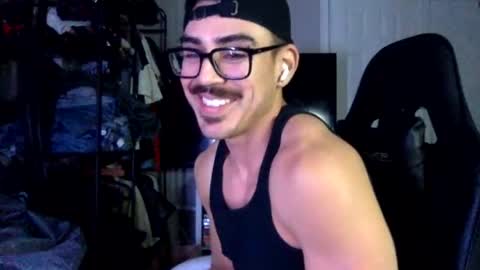 luvrboy77 online show from June 25, 7:13 am