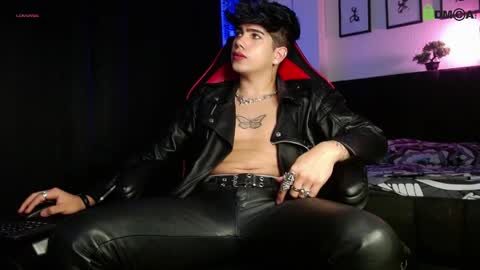 Lyle Bennett Freelance Model online show from April 16, 11:54 am