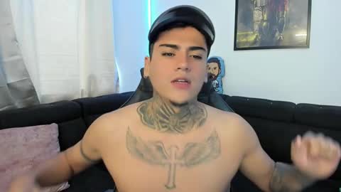 Snapshot of mad_maxxx1 chatting on February 18, 1:44 pm max online show from February 18, 1:44 pm