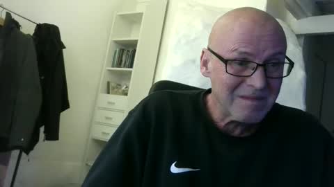 madio1187940 online show from December 3, 9:54 pm