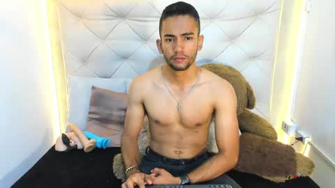 maicolparker0 online show from April 18, 2:18 pm