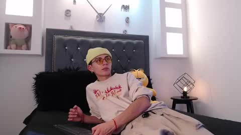 Maiky Cooper online show from March 5, 4:35 am