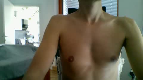 Snapshot of mariusica_pula_mica chatting on September 9, 1:32 pm Mario online show from September 9, 1:32 pm