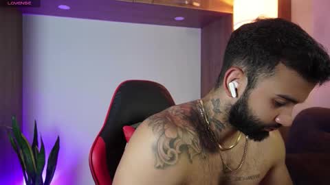 Mark online show from November 21, 11:15 pm