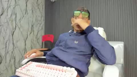 marks_sexy online show from November 5, 6:10 pm