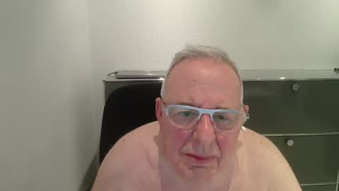 martin_1947 online show from June 13, 9:01 pm
