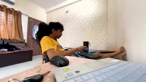 maskboyz2003 online show from October 19, 5:56 am