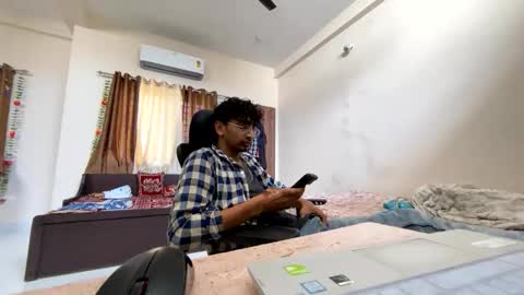 maskboyz2003 online show from September 19, 8:15 am