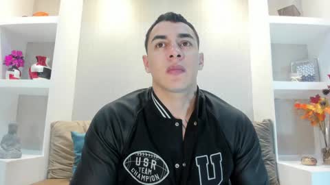 Snapshot of massimocontie_ chatting on December 31, 12:04 pm Massimo Contie online show from December 31, 12:04 pm