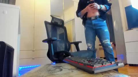 Snapshot of master9four chatting on October 28, 10:12 pm Matthew online show from October 28, 10:12 pm