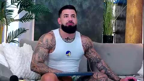 Snapshot of masterkingofmuscle chatting on October 15, 10:12 am masterkingofmuscle online show from October 15, 10:12 am