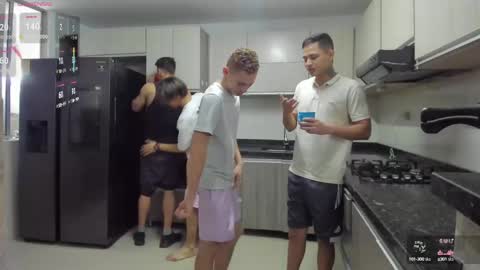 Team Cris Darwin- Fernando- Stiven- David online show from February 12, 11:29 am