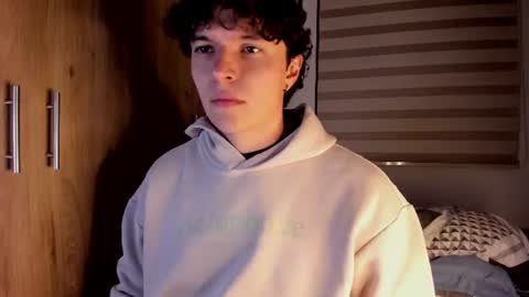 mastrangelo_x online show from June 19, 4:40 am